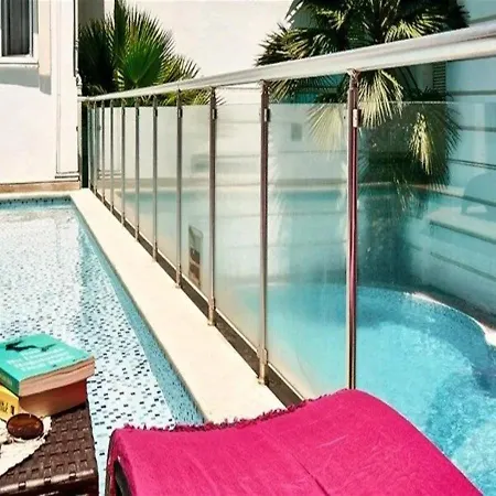 호텔 Arbatt 말마리스